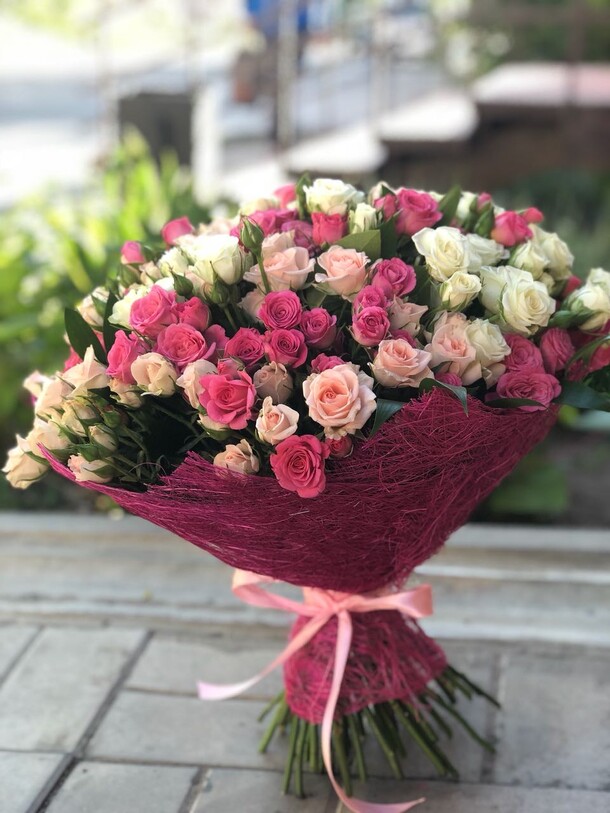 31 роза, артикул F38832 - 60572 рублей, доставка по городу. Flawery - доставка цветов