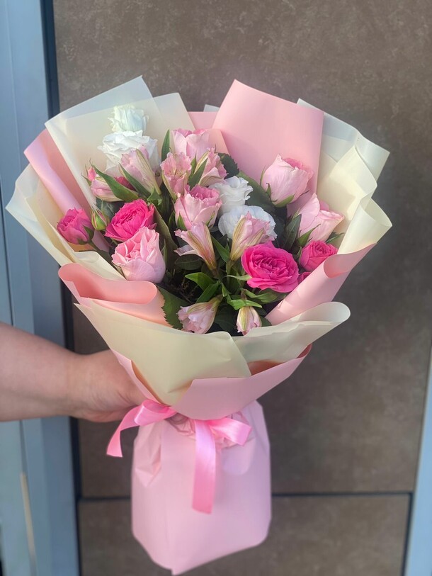 Букет из нежных цветов, артикул F38842 - 14774 рублей, доставка по городу. Flawery - доставка цветов
