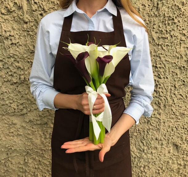 Букет из 9 калл, артикул F38848 - 13465 рублей, доставка по городу. Flawery - доставка цветов