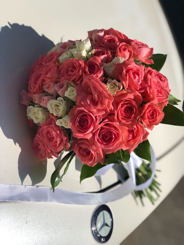 Мини букет из кустовой розы, артикул F38876 - 33144 рублей, доставка по городу. Flawery - доставка цветов