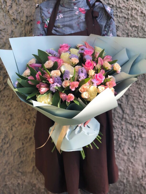 Букет 19, артикул F38878 - 45823 рублей, доставка по городу. Flawery - доставка цветов