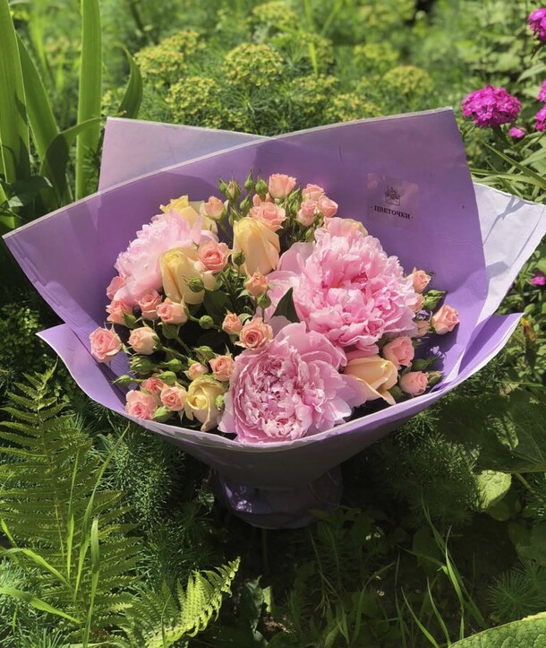 3 пиона, артикул F38896 - 19546 рублей, доставка по городу. Flawery - доставка цветов