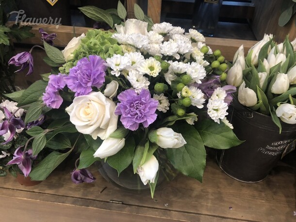 Букет с клематисом, артикул F38899 - 34620 рублей, доставка по городу. Flawery - доставка цветов