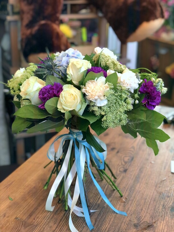 Букет 16, артикул F38920 - 31592 рублей, доставка по городу. Flawery - доставка цветов