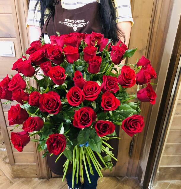 51 роза, артикул F39943 - 54894 рублей, доставка по городу. Flawery - доставка цветов