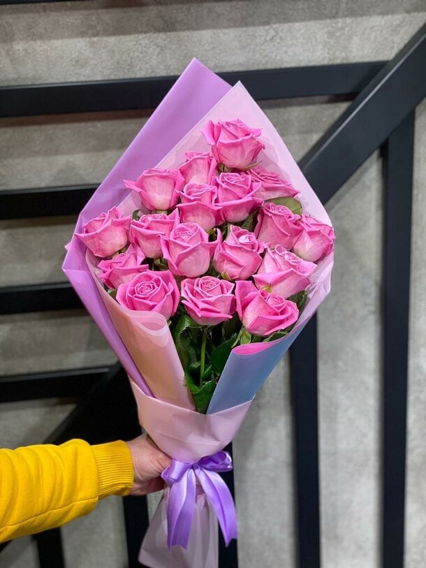 17 роз, артикул F39959 - 5339 рублей, доставка по городу. Flawery - доставка цветов