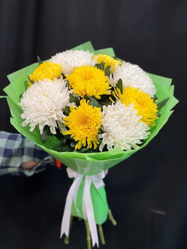 Девять хризантем, артикул F40033 - 6655 рублей, доставка по городу. Flawery - доставка цветов