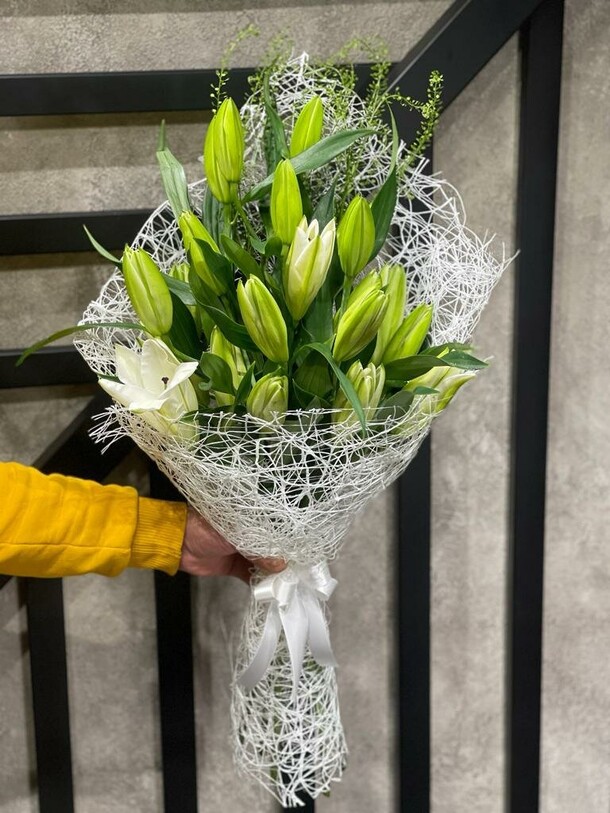 Пять лилий, артикул F40060 - 7137 рублей, доставка по городу. Flawery - доставка цветов