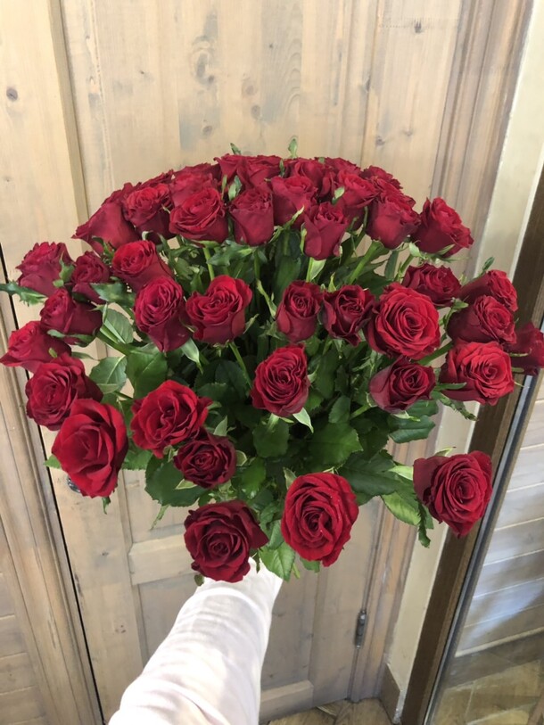 51 розочка, артикул F40066 - 27938 рублей, доставка по городу. Flawery - доставка цветов