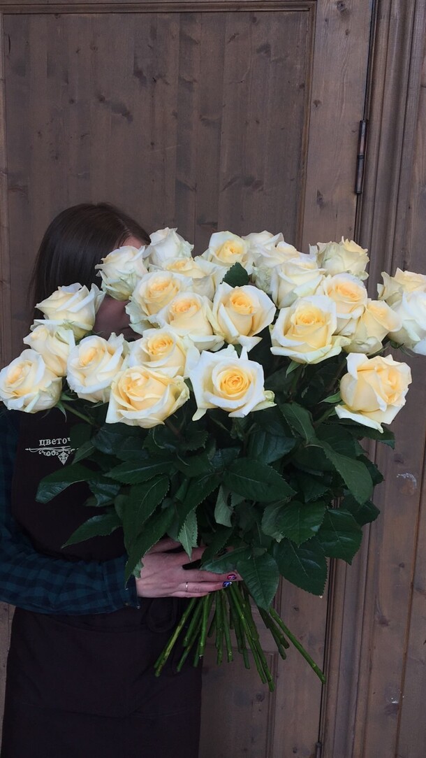 25 лимонных розочек, артикул F40128 - 26203 рублей, доставка по городу. Flawery - доставка цветов