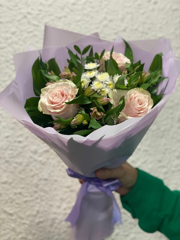 7 розовых розочек, артикул F40131 - 10067 рублей, доставка по городу. Flawery - доставка цветов