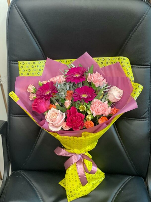 Модный букетик, артикул F40135 - 21839 рублей, доставка по городу. Flawery - доставка цветов