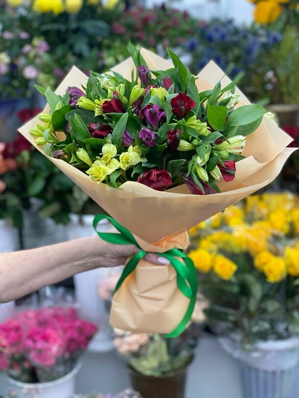 Сентябрь, артикул F47964 - 14774 рублей, доставка по городу. Flawery - доставка цветов