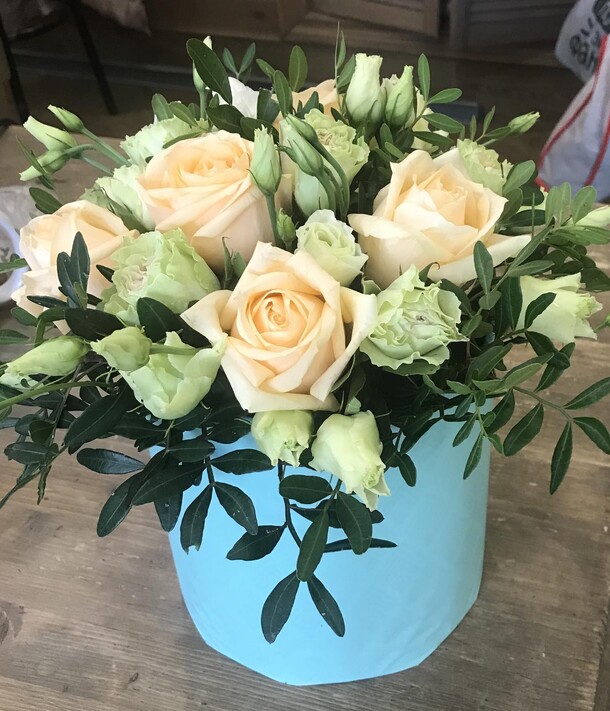 Бабочки в животе, артикул F53388 - 12051 рублей, доставка по городу. Flawery - доставка цветов