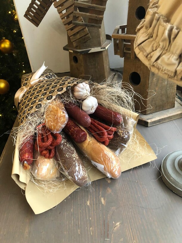 Букет для настоящего мужчины, артикул F61777 - 23451 рублей, доставка по городу. Flawery - доставка цветов