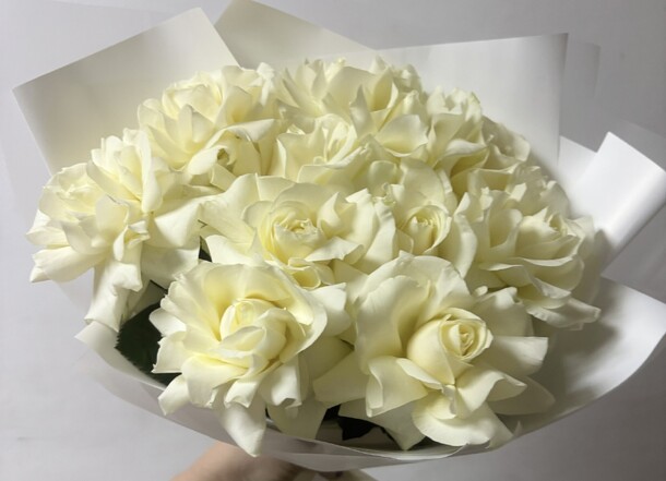 11 французских белых роз, артикул F1347317 - 4800 рублей, доставка по городу. Flawery - доставка цветов