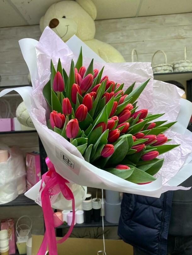 51 ярко розовый тюльпан, артикул F1259123 - 10350 рублей, доставка по городу. Flawery - доставка цветов