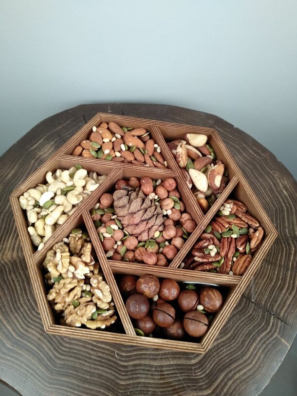 Сота с орехами, артикул F1274723 - 4170 рублей, доставка по городу. Flawery - доставка цветов