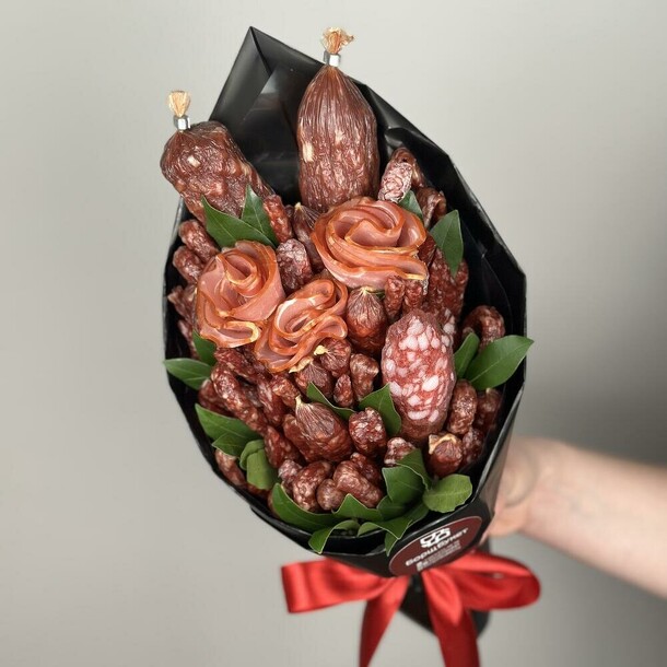 Букет мясной с беконом 6923, артикул F1446631 - 5445 рублей, доставка по городу. Flawery - доставка цветов