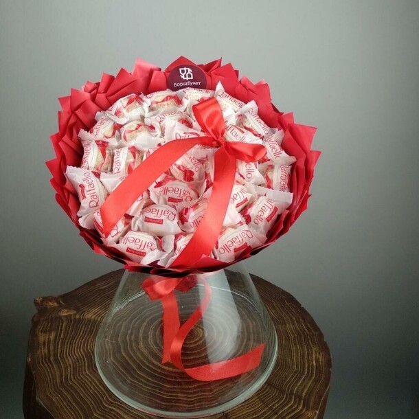 Сладкий букет из конфет рафаэлло, артикул F1446823 - 3449 рублей, доставка по городу. Flawery - доставка цветов