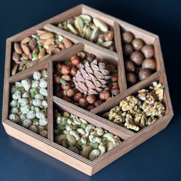 Бокс сота с орехами, артикул F1464854 - 4587 рублей, доставка по городу. Flawery - доставка цветов