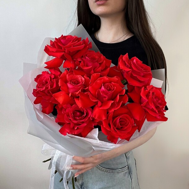 9 красных роз, артикул F1256866 - 5300 рублей, доставка по городу. Flawery - доставка цветов