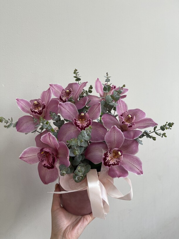 Коробка из орхидей, артикул F1269689 - 8555 рублей, доставка по городу. Flawery - доставка цветов