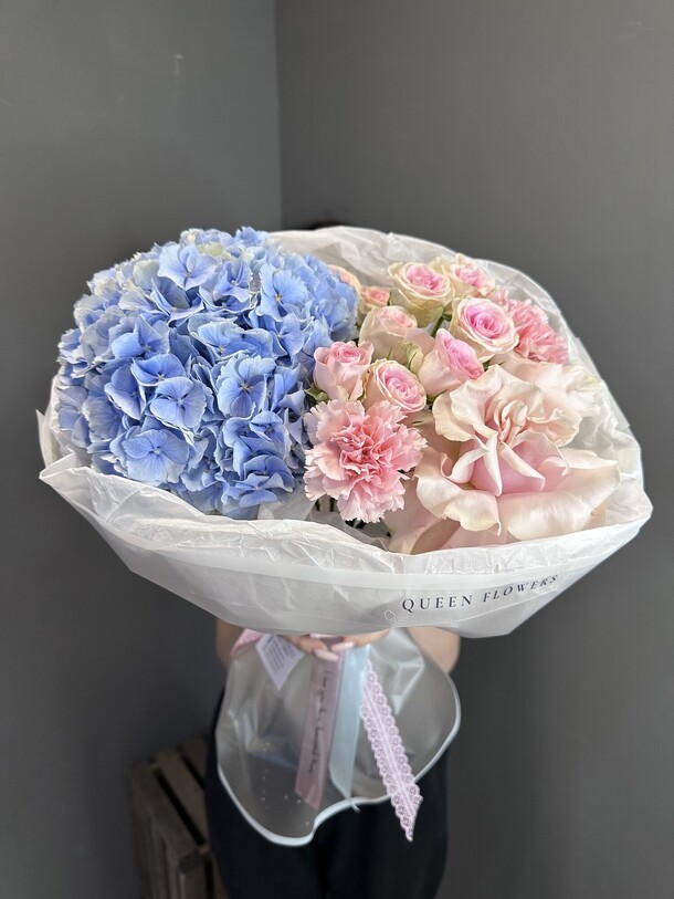 Нежный букетик с гортензией, артикул F1201903 - 3141 рублей, доставка по городу. Flawery - доставка цветов