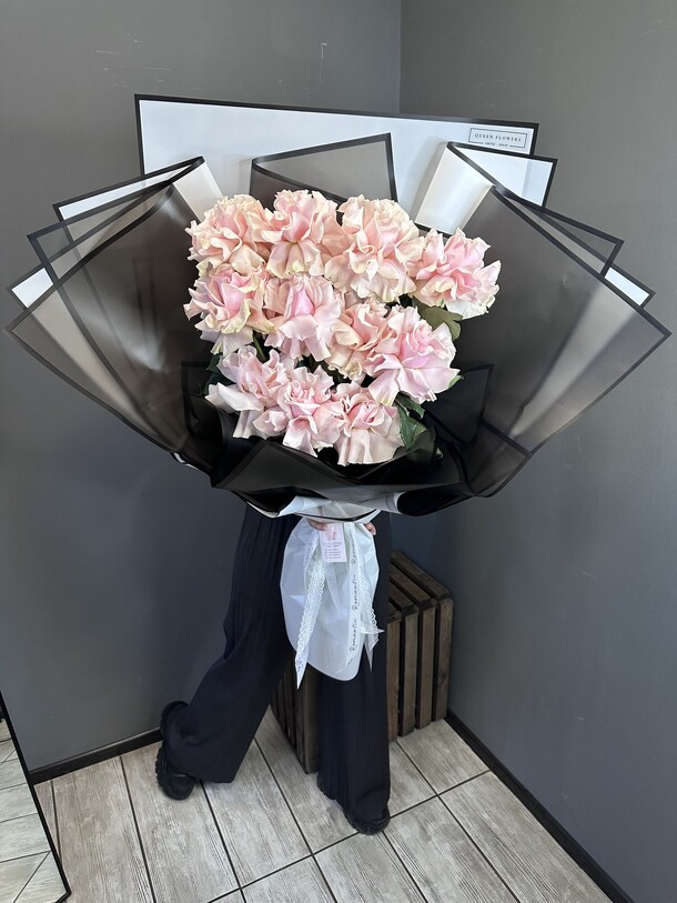 Гигант из французских роз, артикул F1201908 - 7430 рублей, доставка по городу. Flawery - доставка цветов