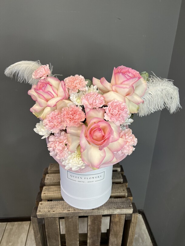 Букет в коробке, артикул F1202038 - 4545 рублей, доставка по городу. Flawery - доставка цветов