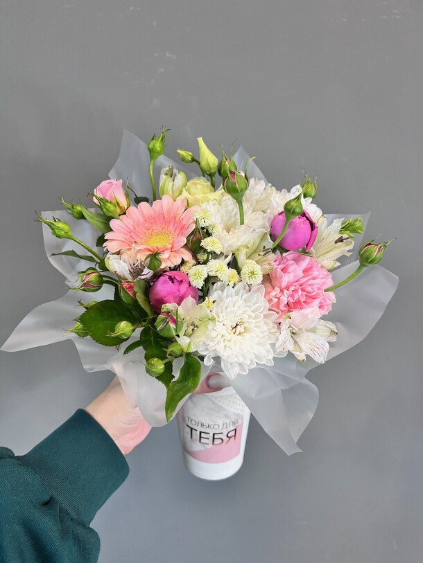 Микс в стаканчике, артикул F1317984 - 1653 рублей, доставка по городу. Flawery - доставка цветов