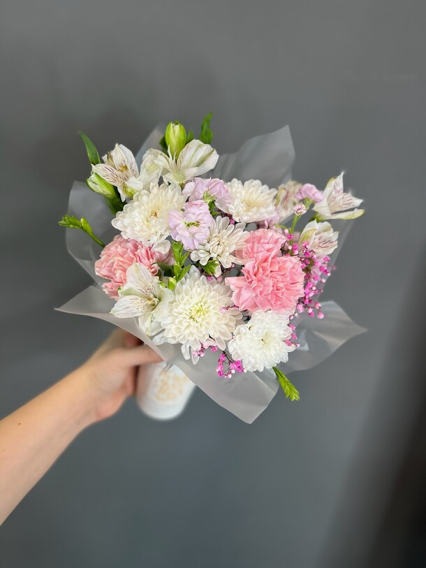 Нежный микс, артикул F1317996 - 1653 рублей, доставка по городу. Flawery - доставка цветов