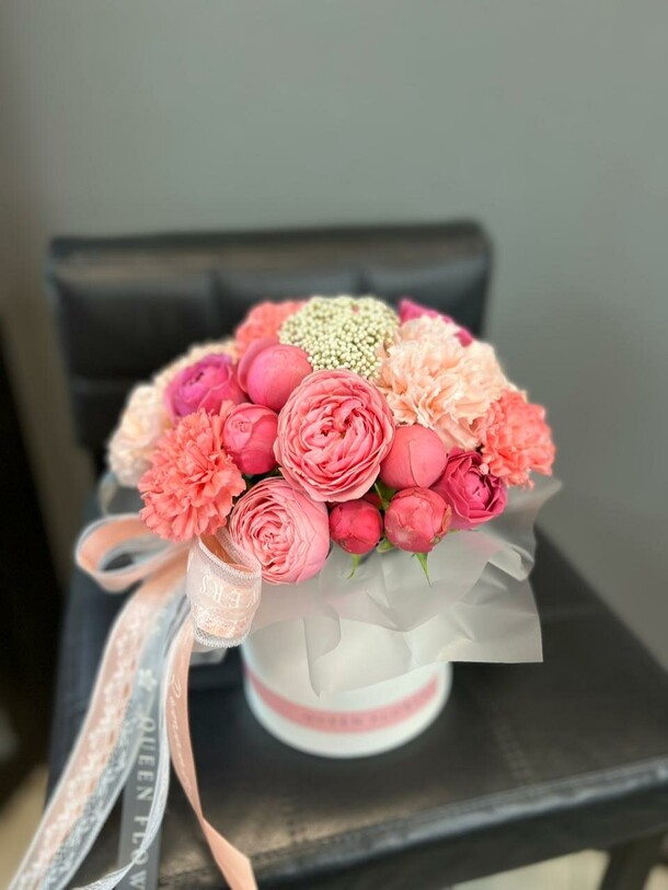 Коробочка из цветов, артикул F1321469 - 4124 рублей, доставка по городу. Flawery - доставка цветов