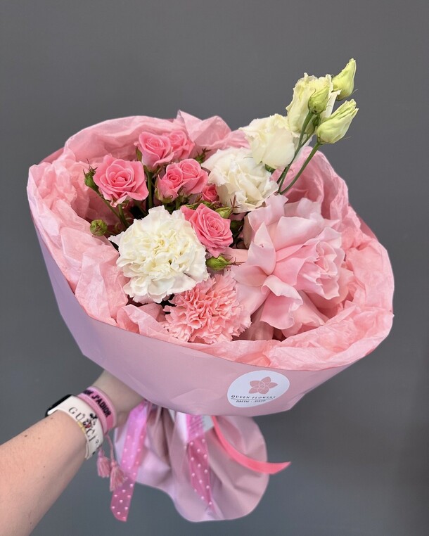 Розовый микс из розы, эустомы, гвоздик, артикул F1323837 - 2893 рублей, доставка по городу. Flawery - доставка цветов