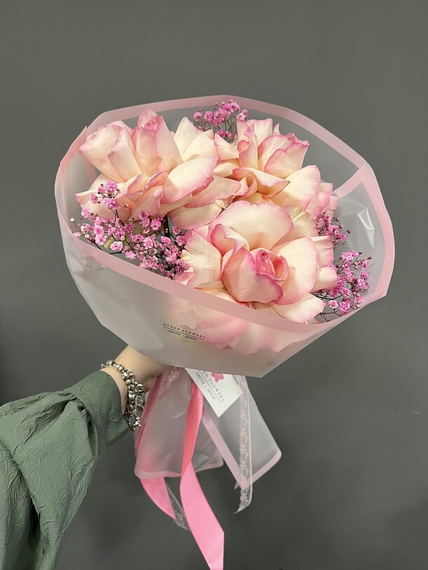 Французские розы и гипсофила, артикул F1323969 - 2396 рублей, доставка по городу. Flawery - доставка цветов