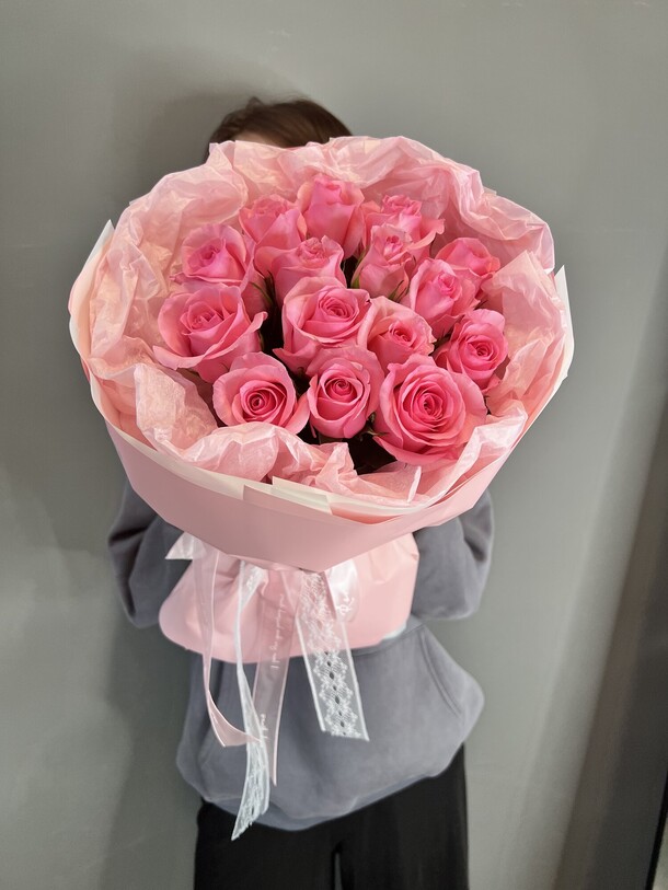 Моно букет из классической розы, артикул F1334333 - 2893 рублей, доставка по городу. Flawery - доставка цветов