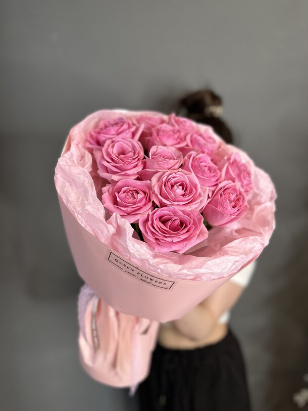 15 роз в стильном оформлении, артикул F1352166 - 2893 рублей, доставка по городу. Flawery - доставка цветов