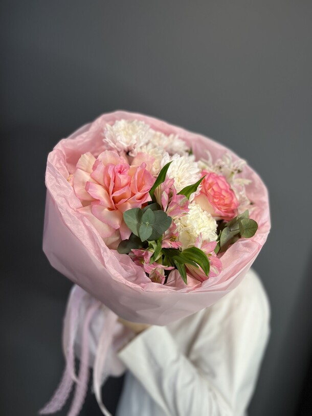 Нежный сборный букет, артикул F1394902 - 3305 рублей, доставка по городу. Flawery - доставка цветов