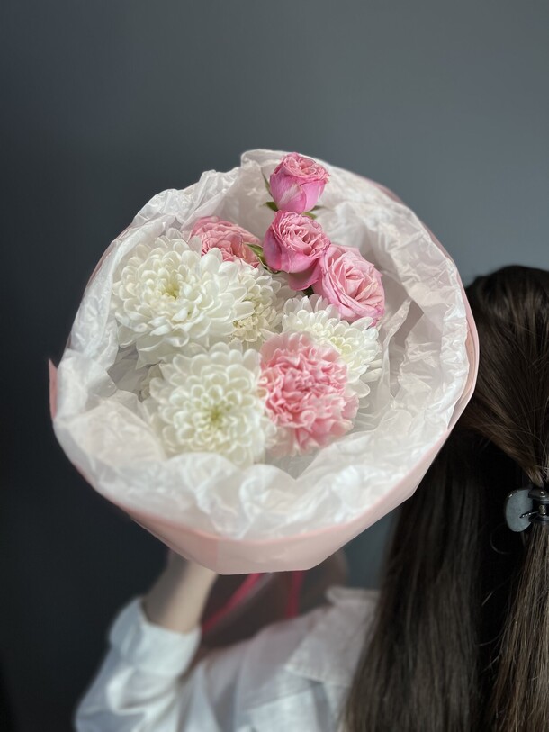 Букет - комплимент🌸, артикул F1417786 - 2066 рублей, доставка по городу. Flawery - доставка цветов