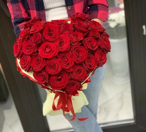 Красное сердце из роз, артикул F1405217 - 9500 рублей, доставка по городу. Flawery - доставка цветов