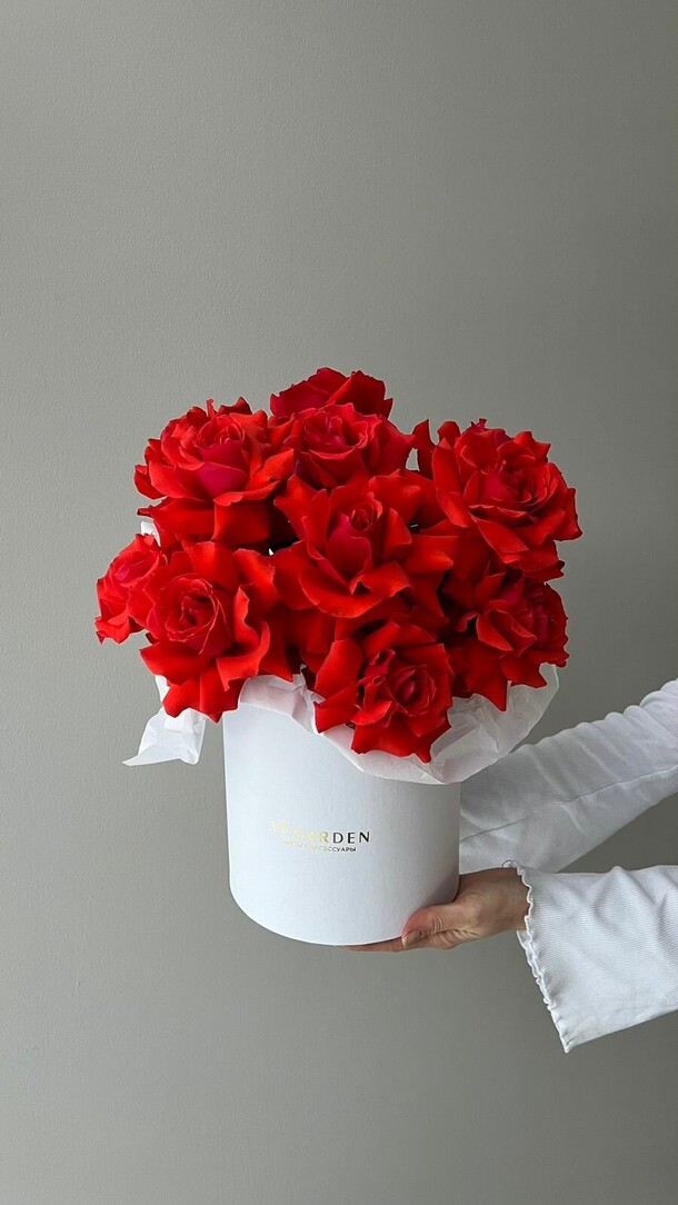 Коробка из 17 роз нина, артикул F1344825 - 8800 рублей, доставка по городу. Flawery - доставка цветов