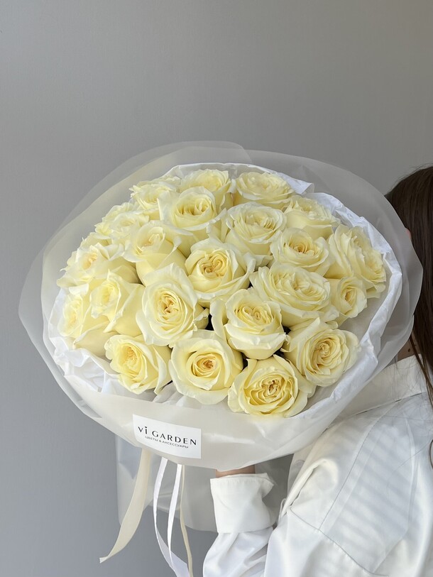 Букет роза "канделайт" 25, артикул F1415831 - 17001 рублей, доставка по городу. Flawery - доставка цветов