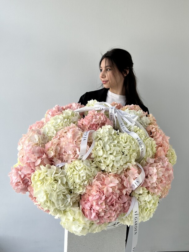 Корзина "моно гортензий", артикул F1422369 - 43000 рублей, доставка по городу. Flawery - доставка цветов