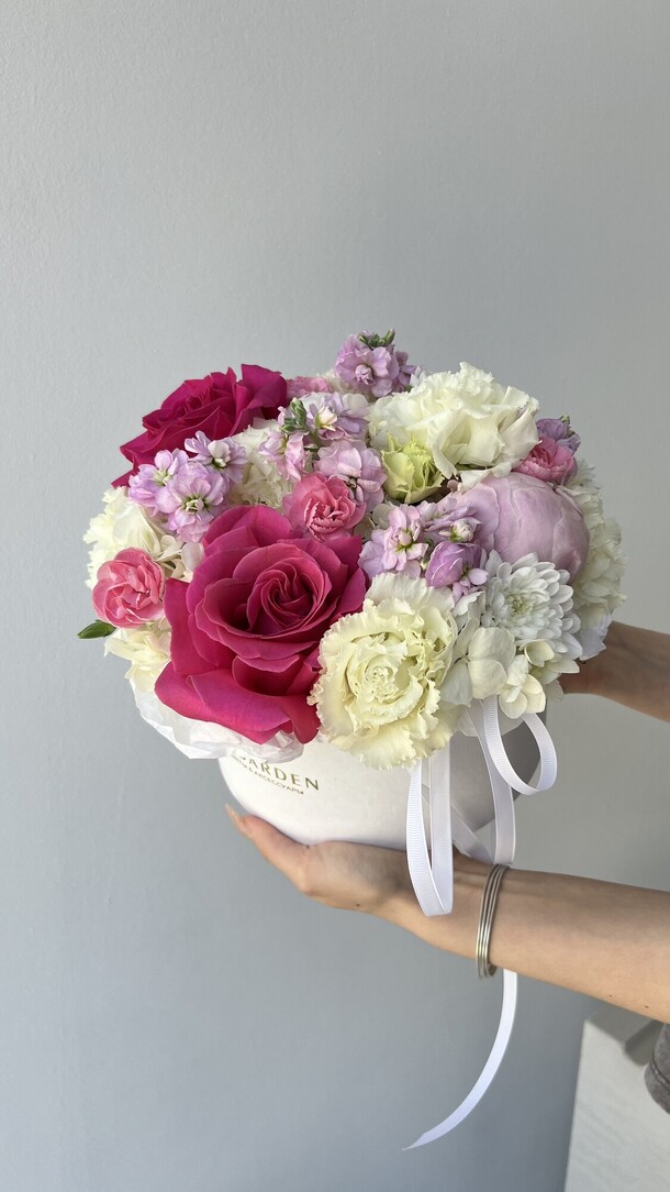 Garden box “малиновый сад»  размер м, артикул F1434561 - 6450 рублей, доставка по городу. Flawery - доставка цветов