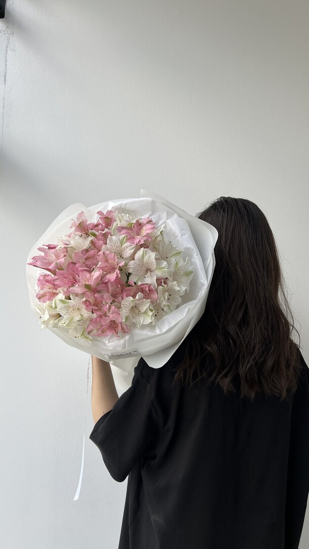 Букет «моно альстромерия», 9шт, артикул F1441679 - 5300 рублей, доставка по городу. Flawery - доставка цветов