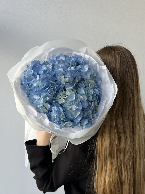 Гортензия синяя 3 шт, артикул F1445265 - 6000 рублей, доставка по городу. Flawery - доставка цветов