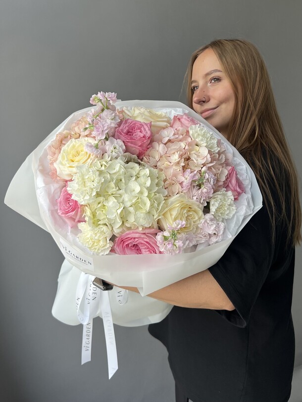 Букет «сад любви», артикул F1449639 - 10800 рублей, доставка по городу. Flawery - доставка цветов