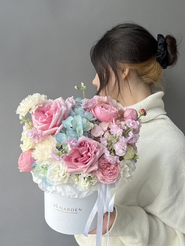 Бокс «яркий сад» размер м, артикул F1452180 - 8100 рублей, доставка по городу. Flawery - доставка цветов