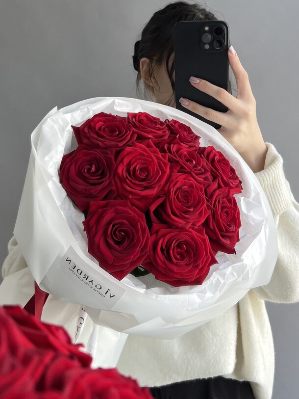 Роза «ред наоми» 11, артикул F1452595 - 6200 рублей, доставка по городу. Flawery - доставка цветов