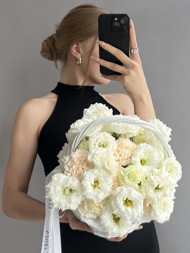 Корзина «эустома-диантус» размер м, артикул F1453564 - 5600 рублей, доставка по городу. Flawery - доставка цветов